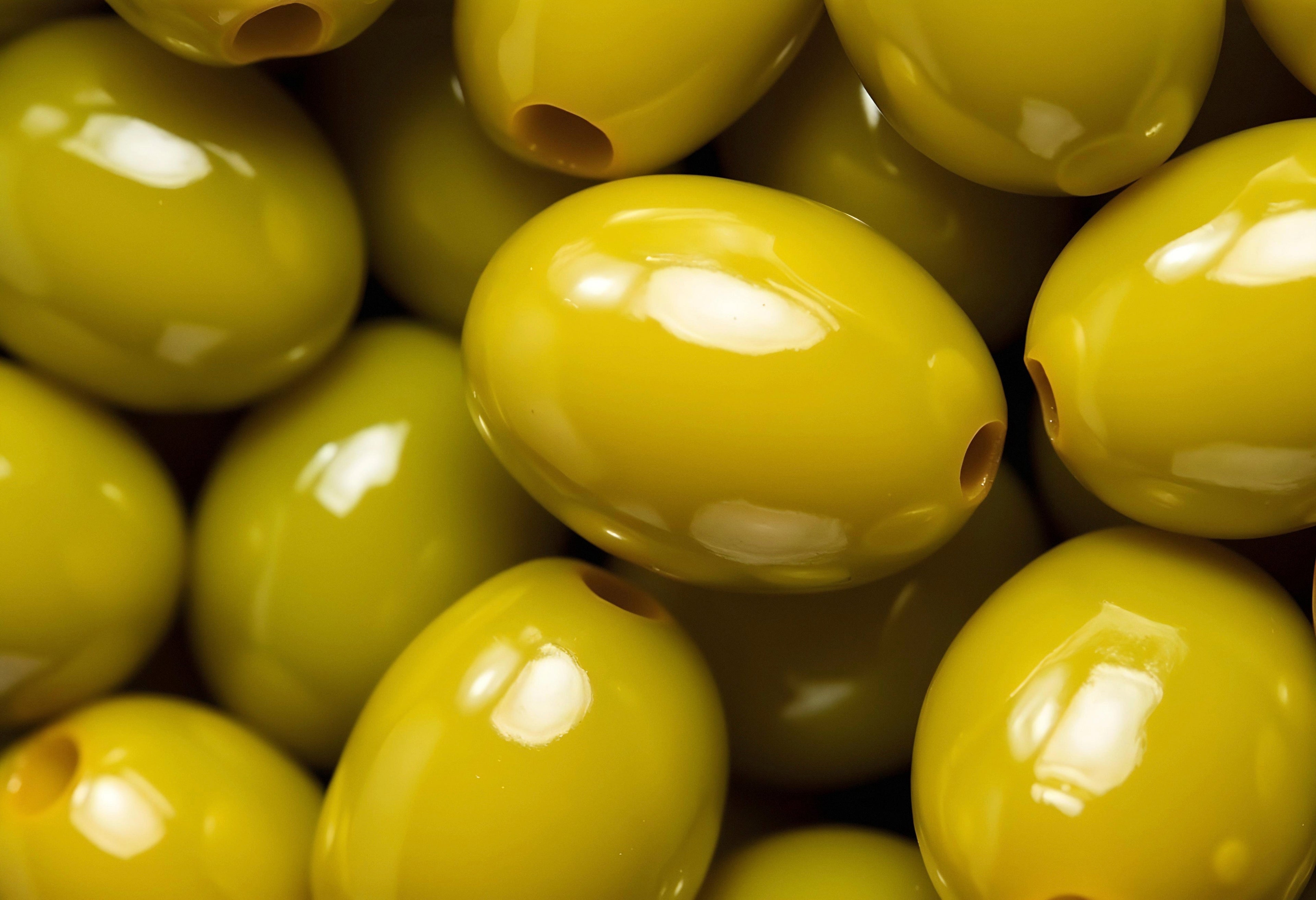 Low acidity extra virgin olive oil produced from early-harvest Chetoui olives